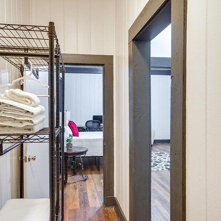 Modern Greenwood Studio Less Than 1 Mi To Downtown! Ngoại thất bức ảnh