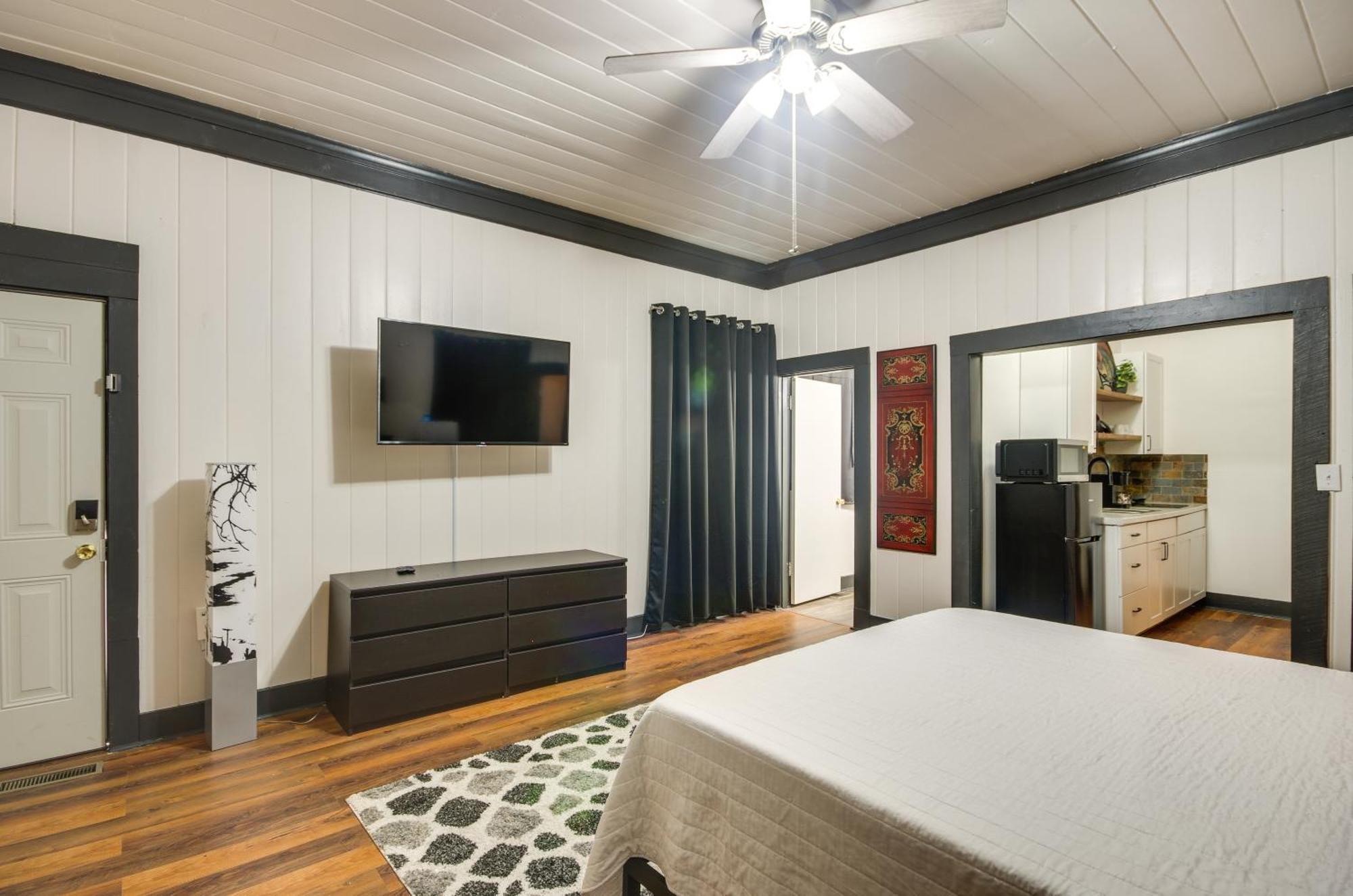 Modern Greenwood Studio Less Than 1 Mi To Downtown! Ngoại thất bức ảnh