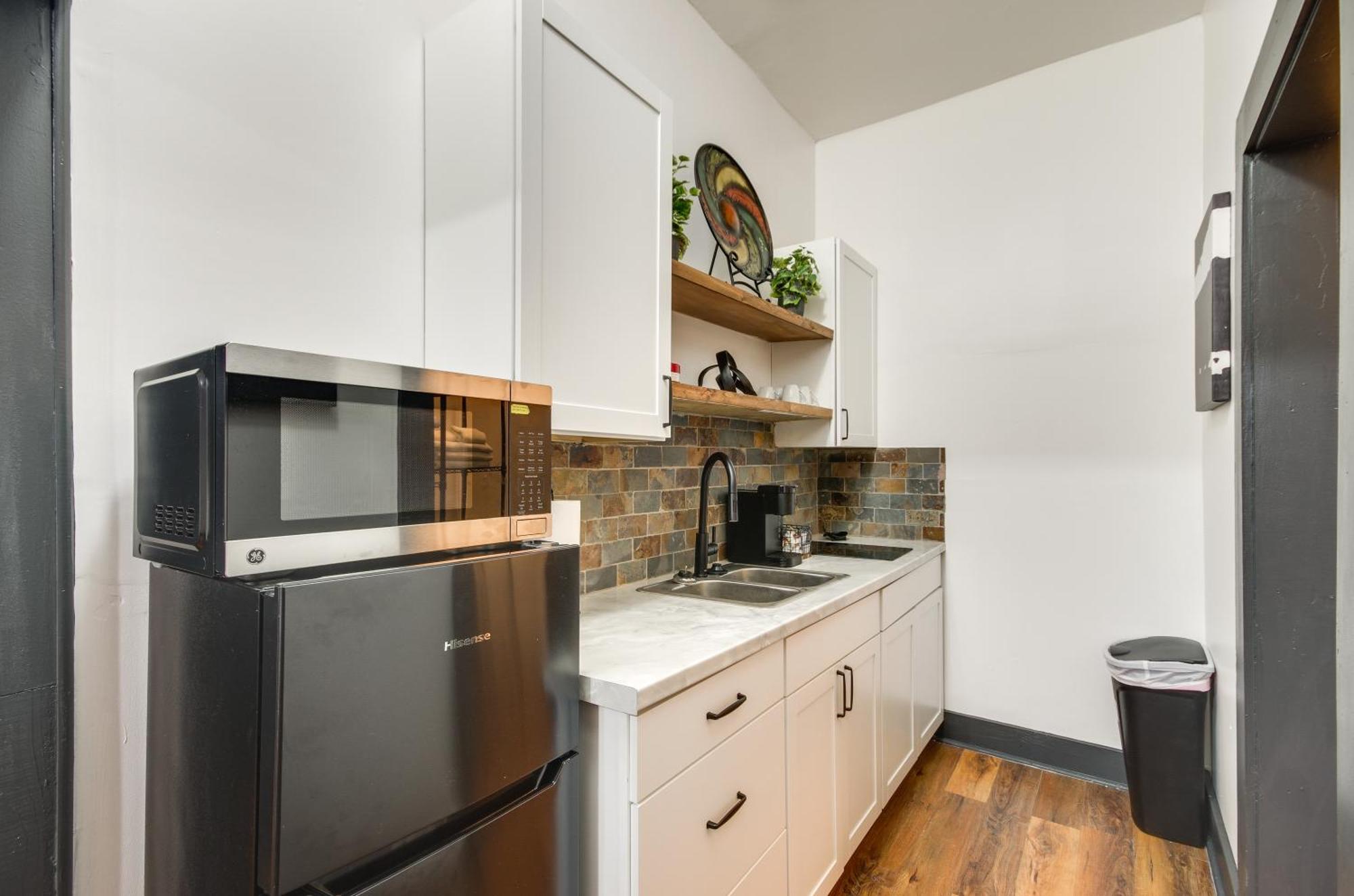 Modern Greenwood Studio Less Than 1 Mi To Downtown! Ngoại thất bức ảnh