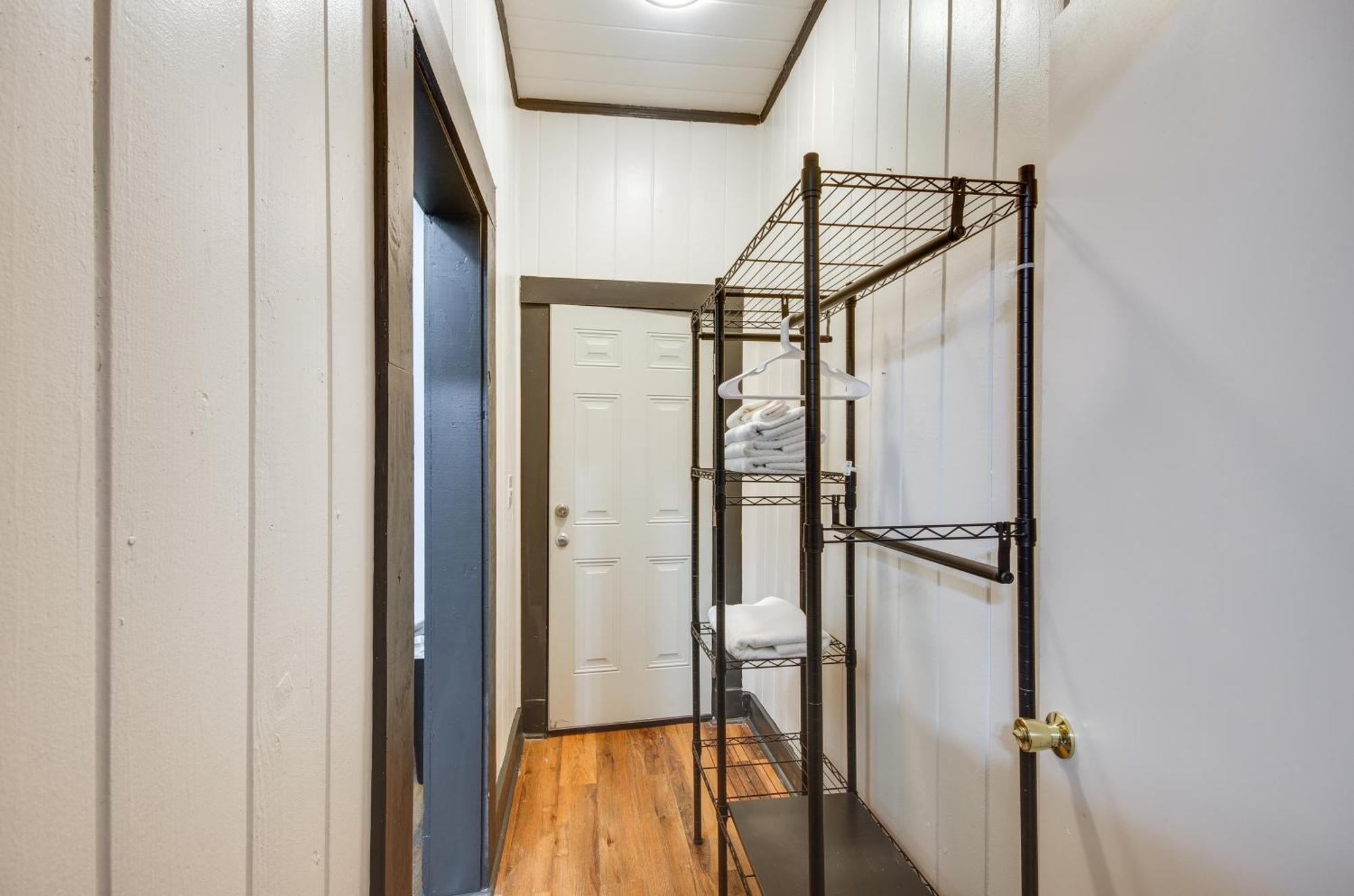 Modern Greenwood Studio Less Than 1 Mi To Downtown! Ngoại thất bức ảnh